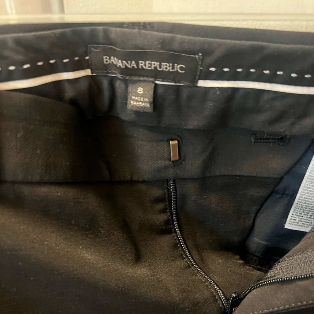Size 8,black pants - Banana Republic. Cotton, Polyester & Spandex.Gently used.